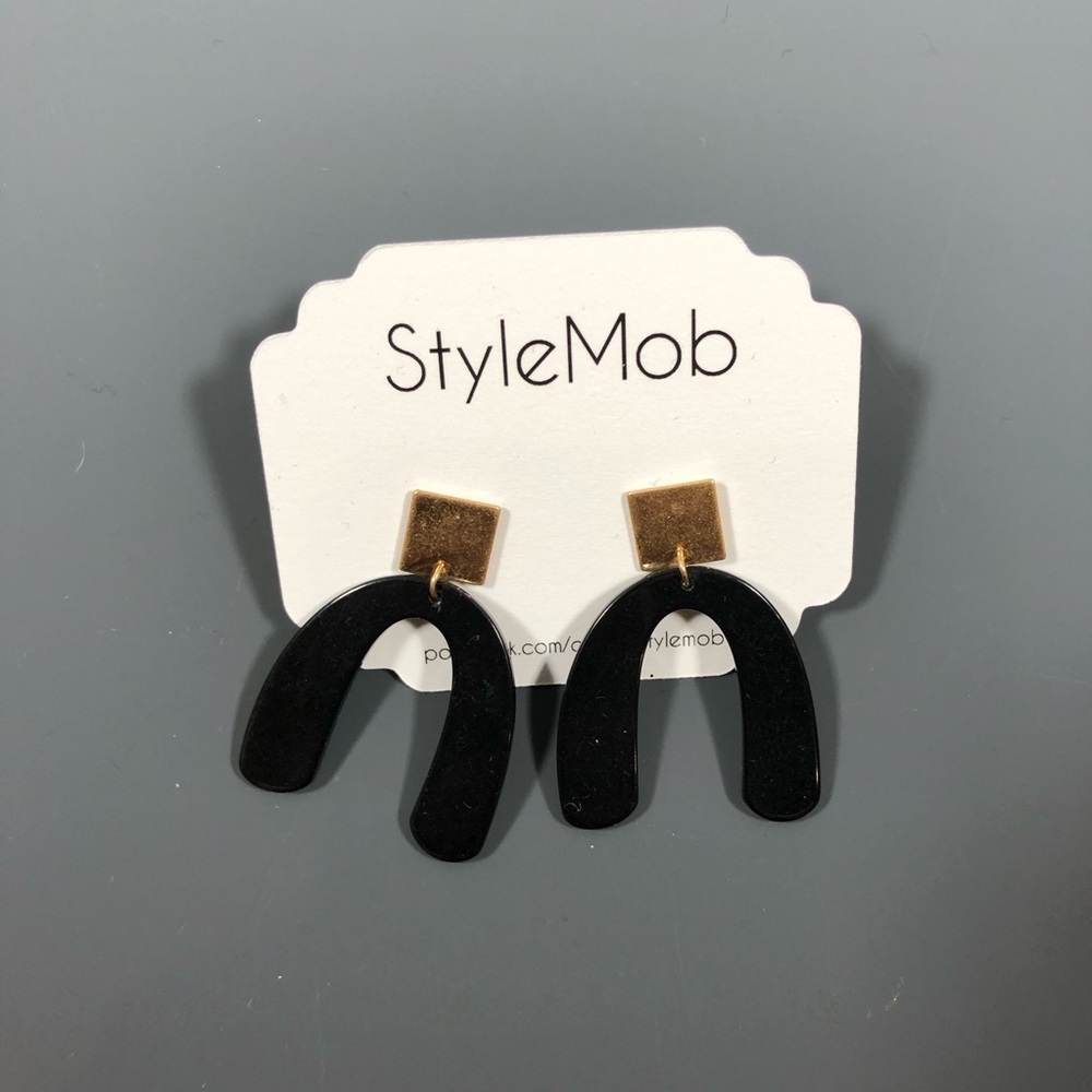 Acrylic earrings. 1”.